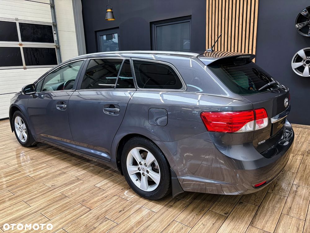 Toyota Avensis 1.8 Premium - 10