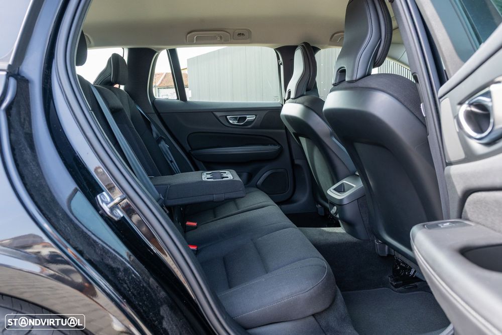 Volvo V60 2.0 B4 Essential Auto - 13
