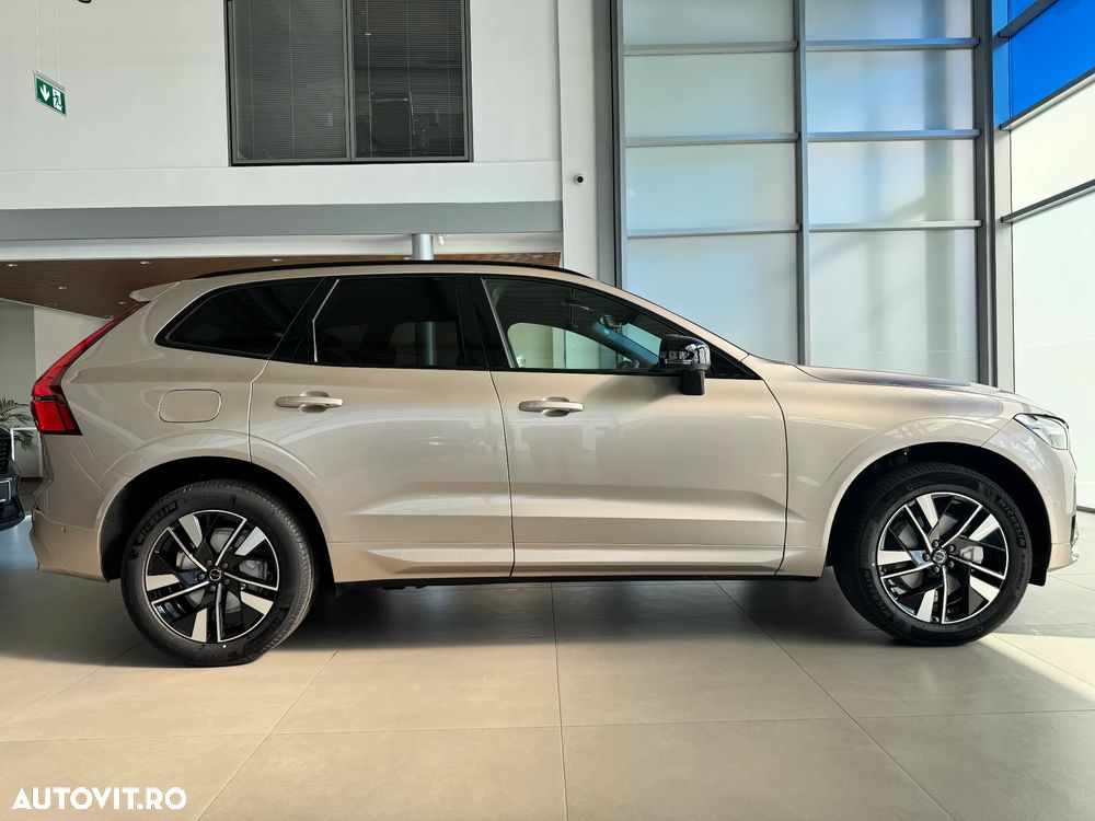 Volvo XC 60 B5 AT AWD MHEV Plus Dark - 4