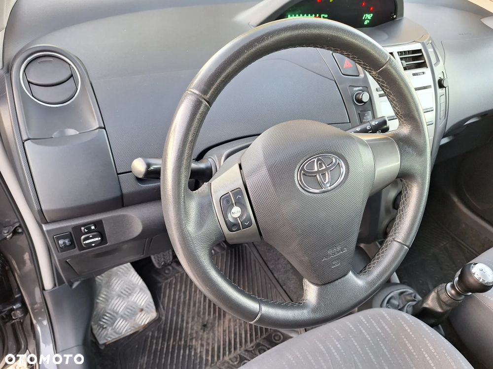 Toyota Yaris 1.33 Luna - 17