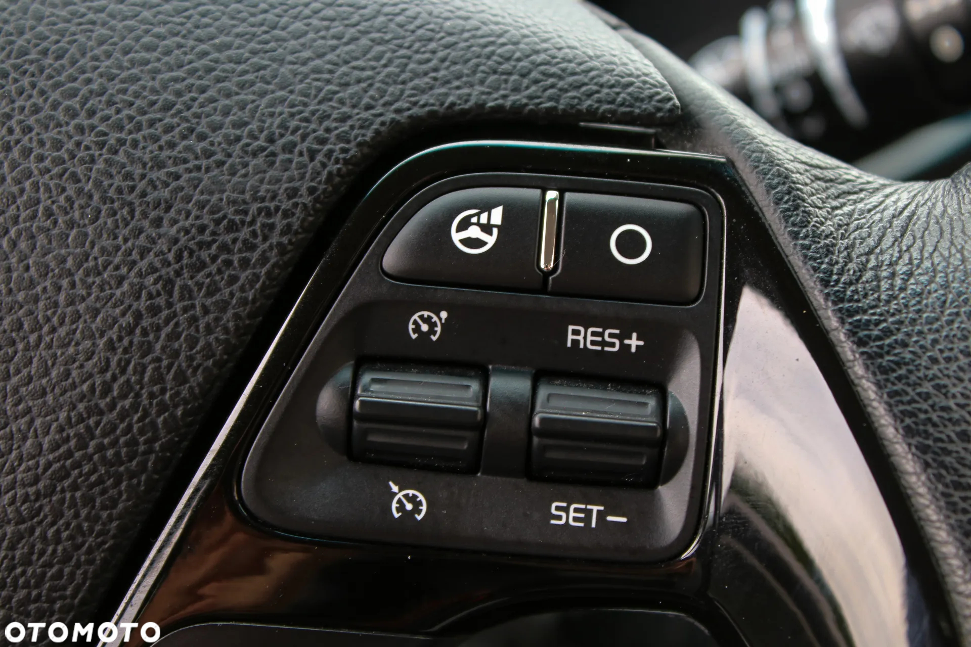 Kia Ceed 1.6 GDI Dream Team Edition - 36