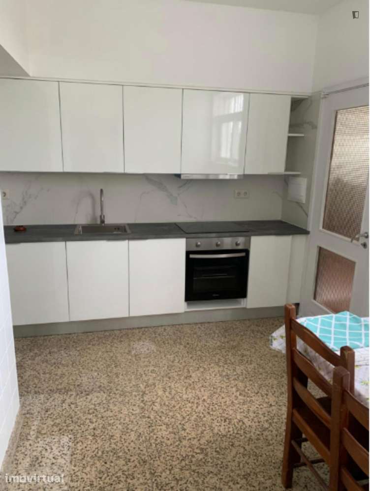 Quarto - localizado em Paranhos Porto - Grande imagem: 3/28