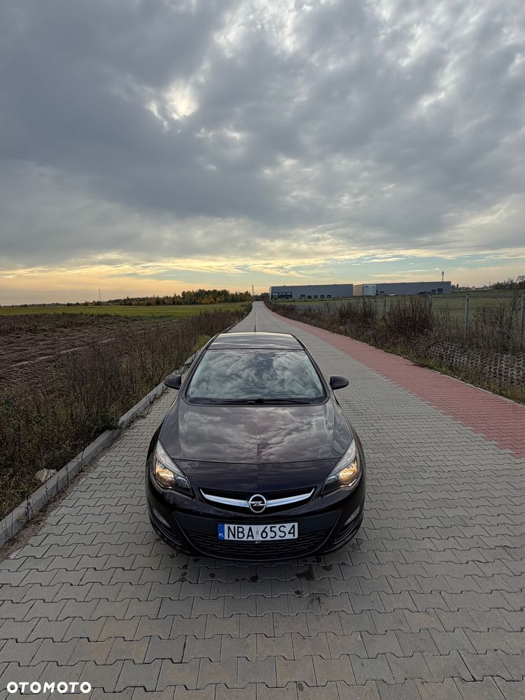 Opel Astra 2015 photo 2