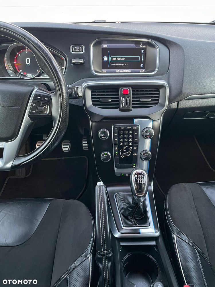 Volvo V40 D2 R Design - 24