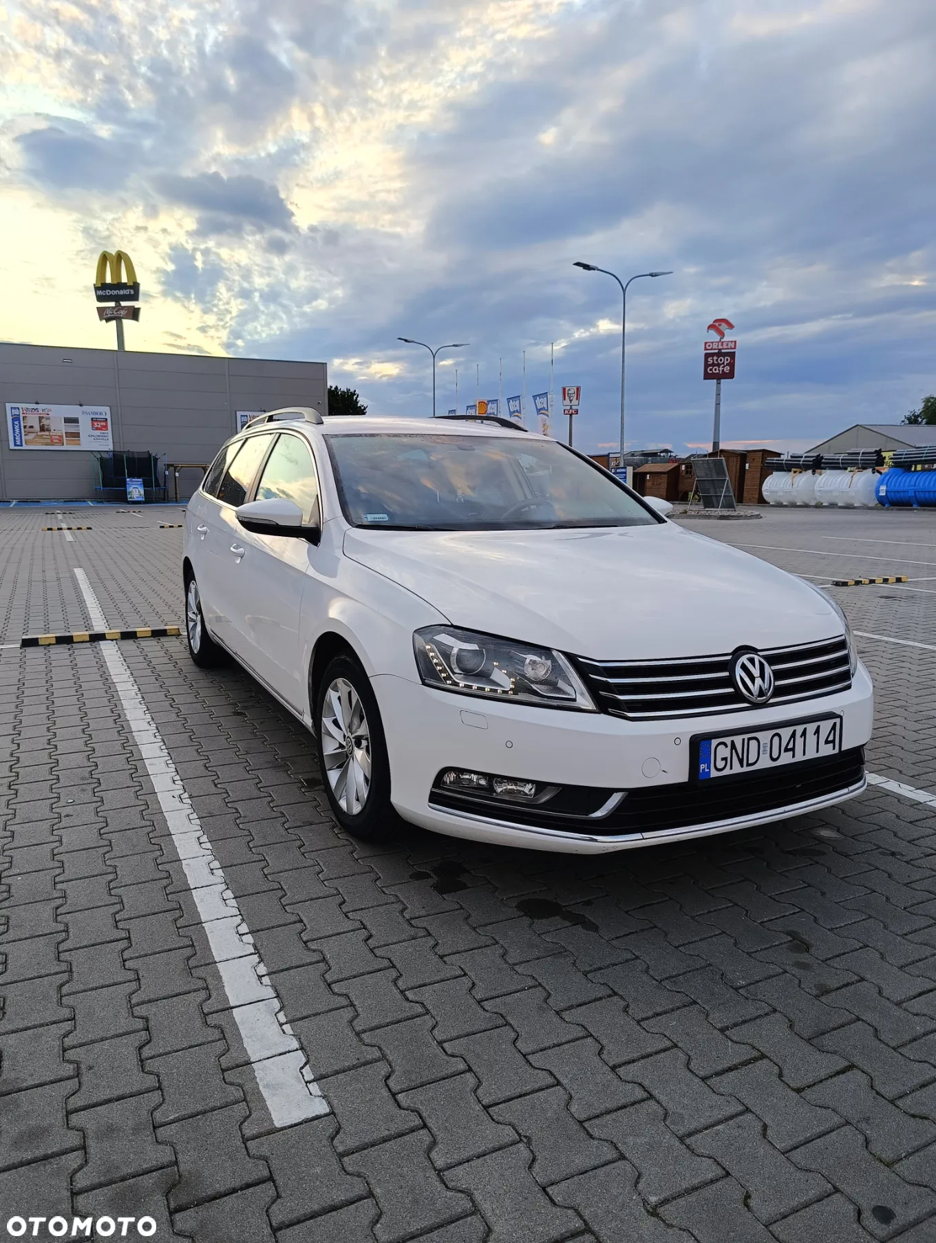 Volkswagen Passat Variant 1.6 TDI BlueMotion Technology Business Edition - 16