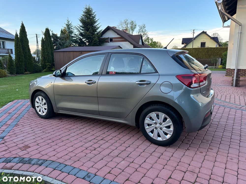 Kia Rio 1.2 L - 22