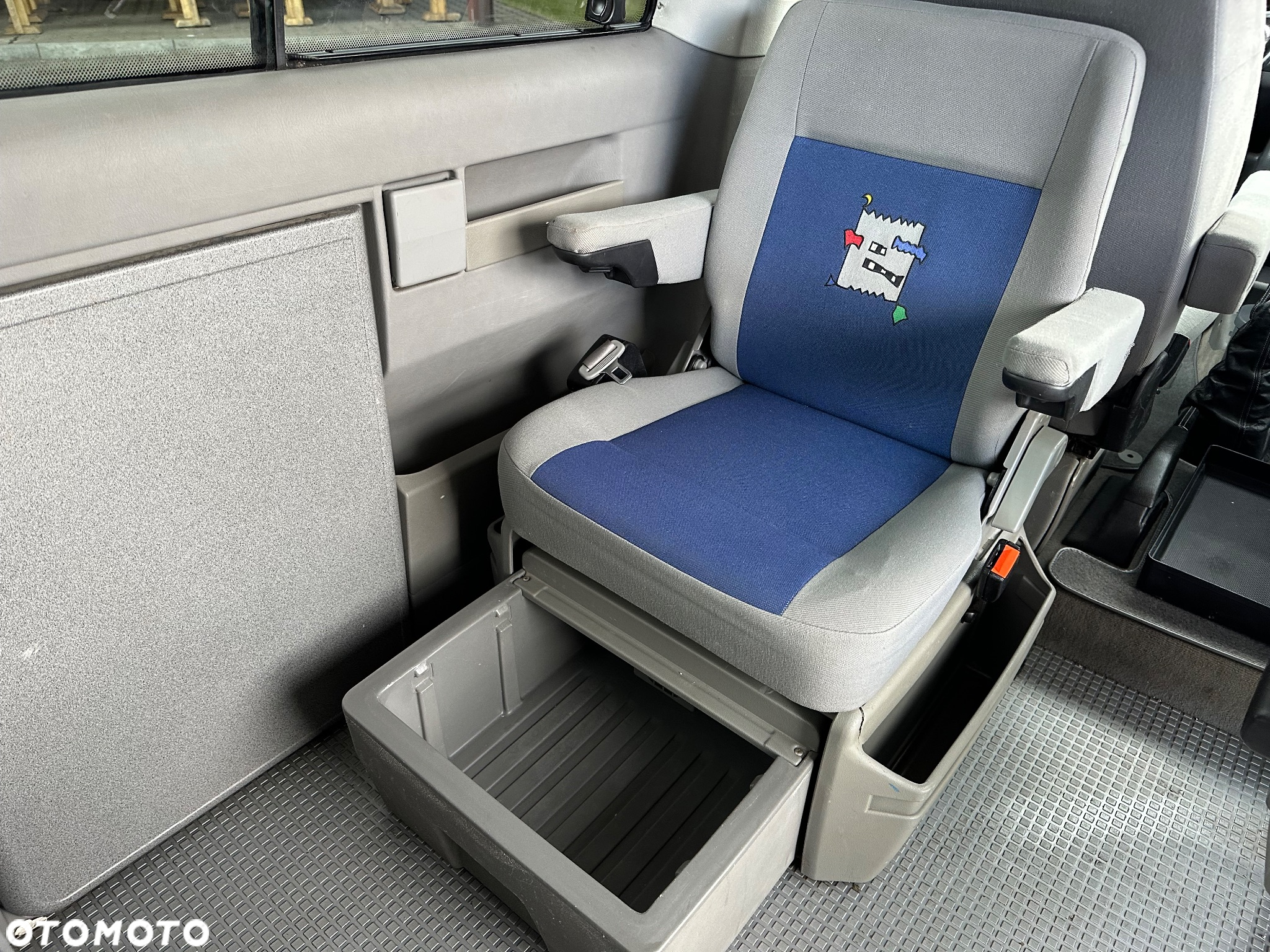 Volkswagen Multivan - 15