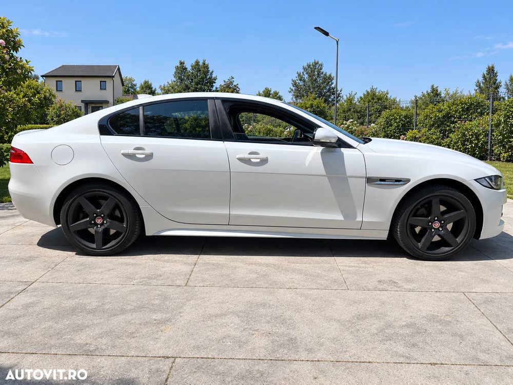 Jaguar XE 2.0 AWD R-Sport - 9