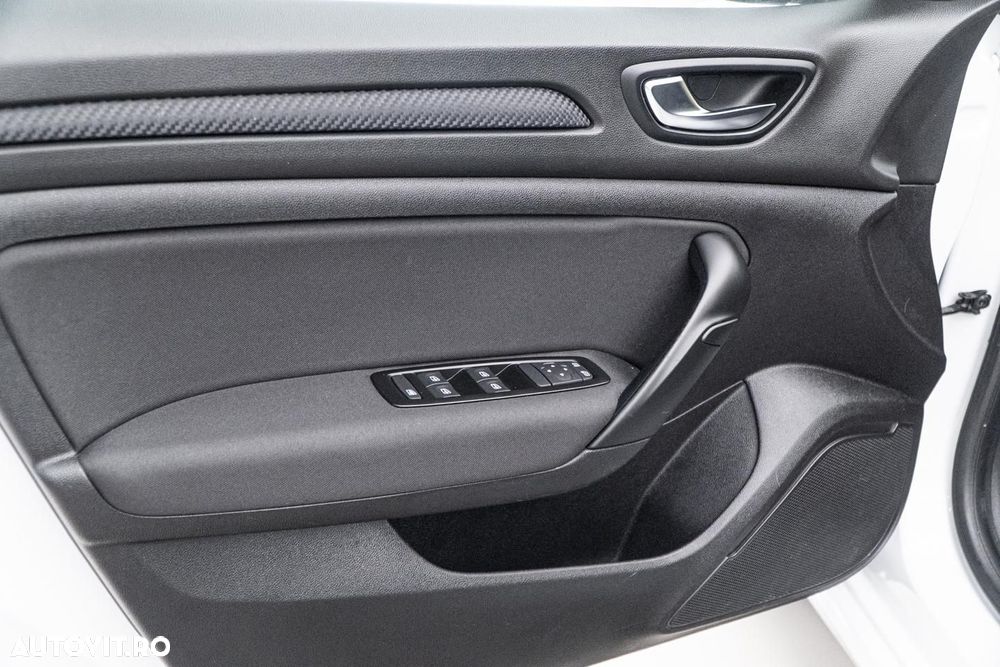 Renault Megane TCe 140 GPF ZEN - 18