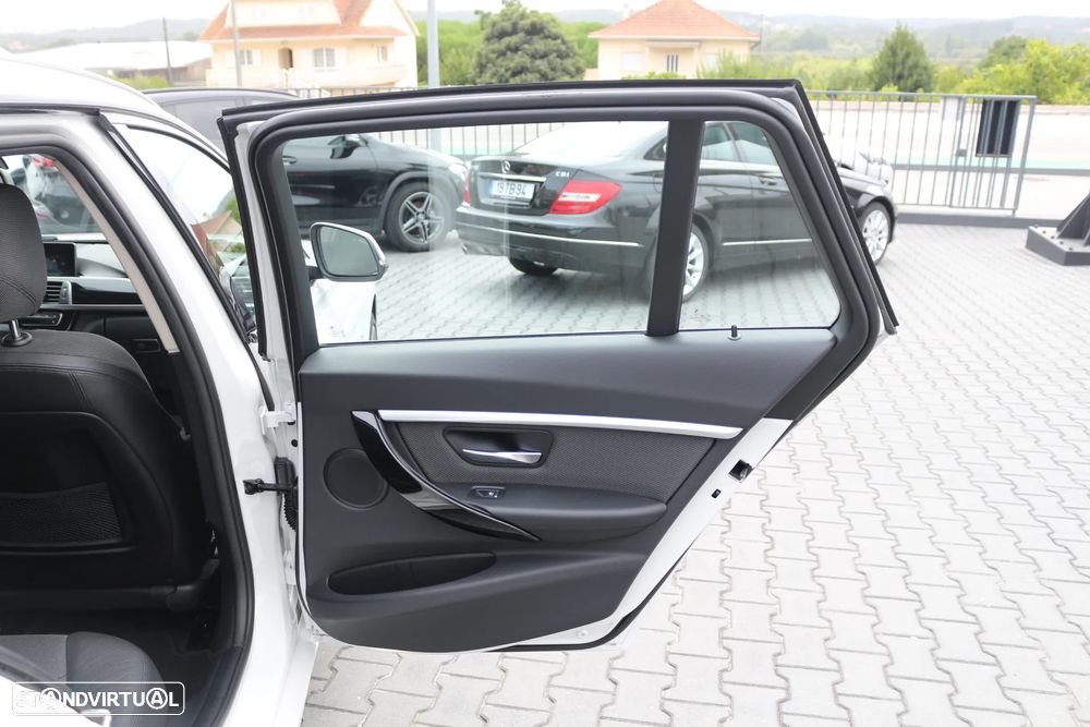 BMW 320 d Touring Line Sport Auto - 38
