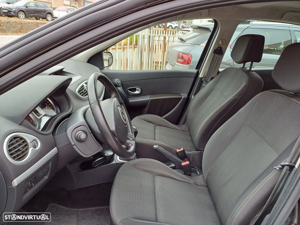 Renault Clio 1.2 16V Privilège - 8