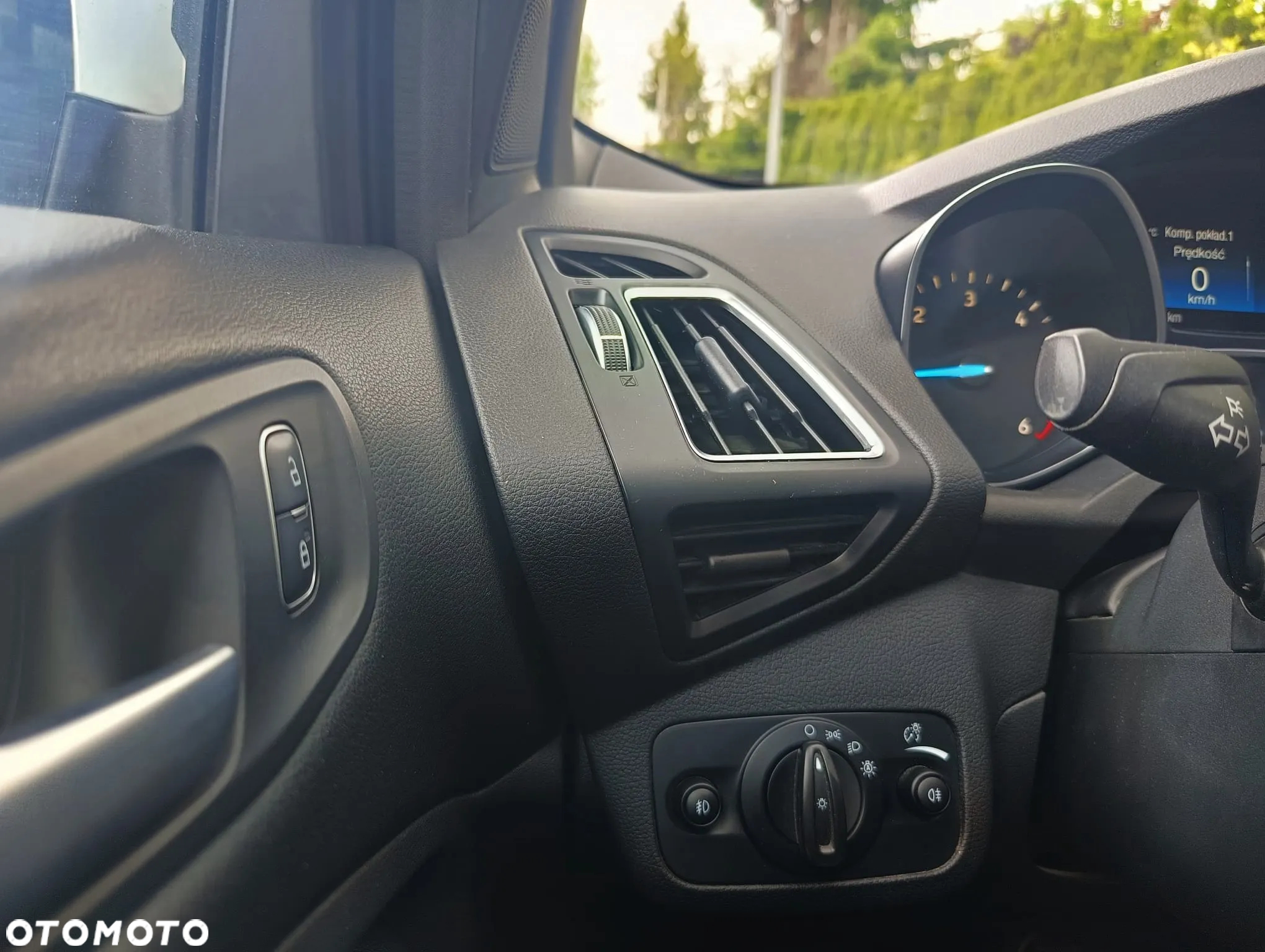 Ford Kuga 2.0 TDCi 2x4 Titanium - 11