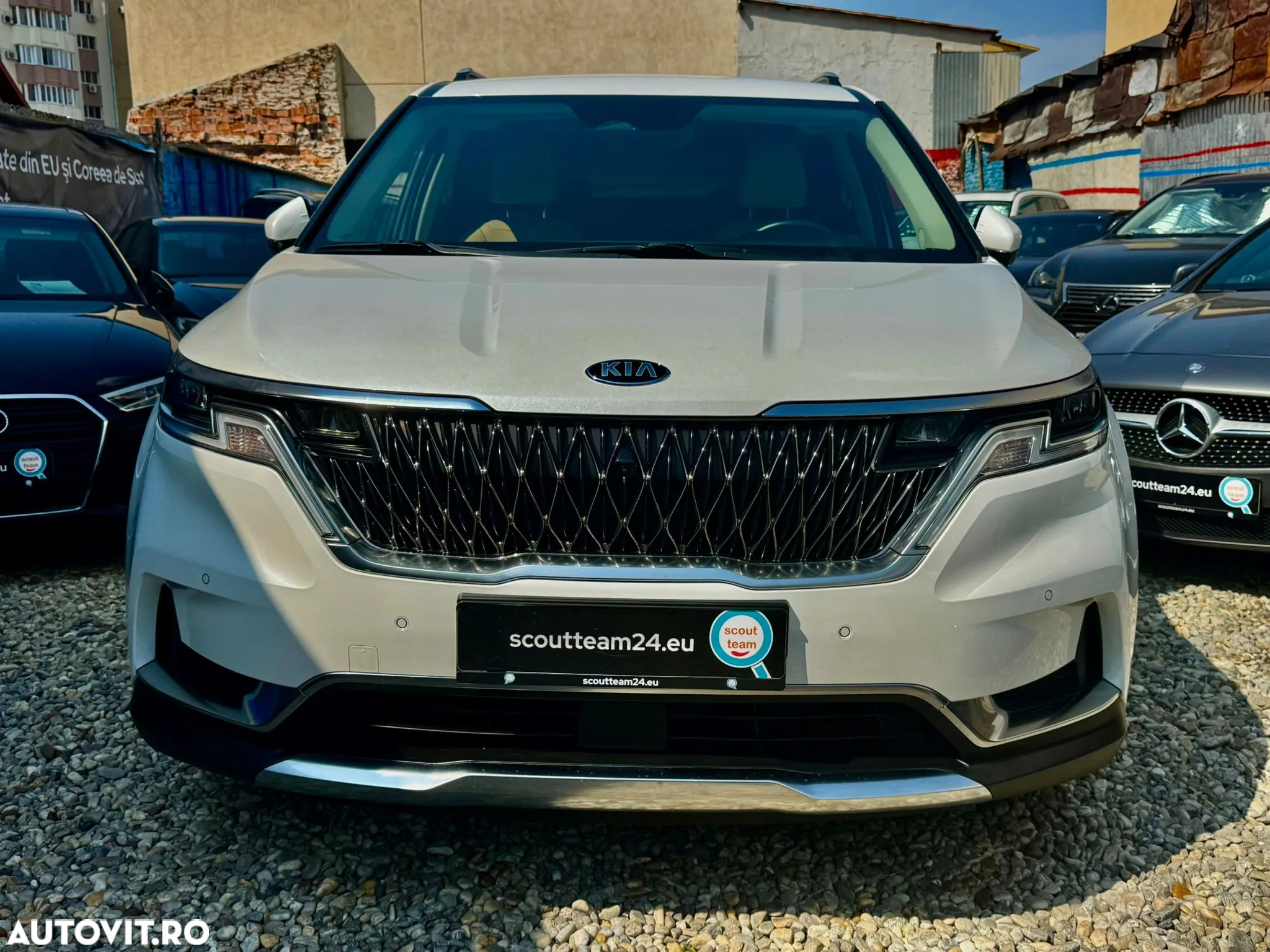 Kia Carnival - 30