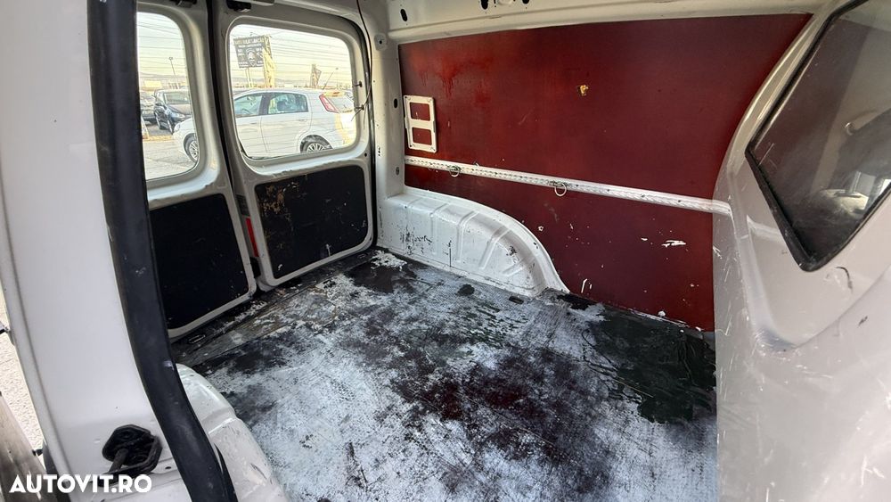 Volkswagen Caddy - 12