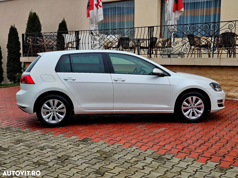 Volkswagen Golf - 6