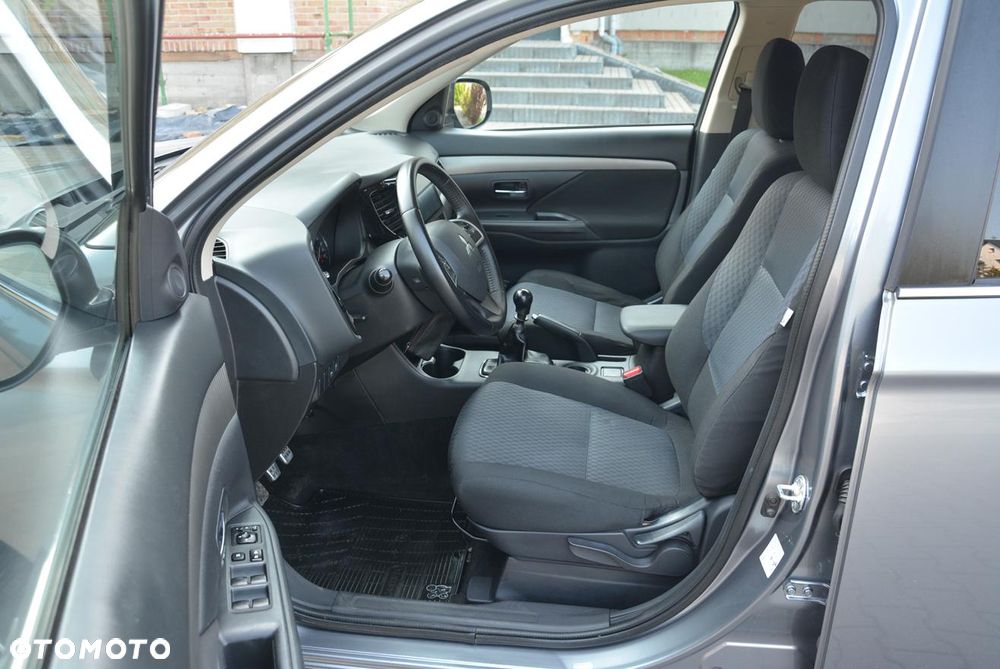 Mitsubishi Outlander 2.2 DID Intense + - 21
