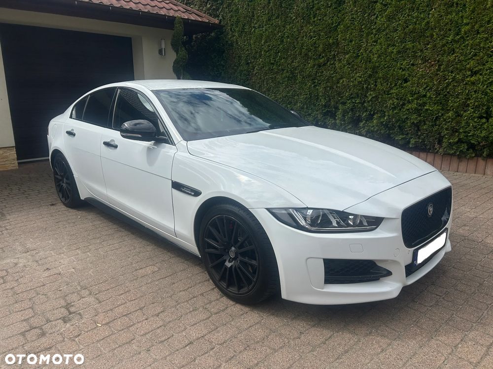Jaguar XE 2.0 D R-Sport - 4