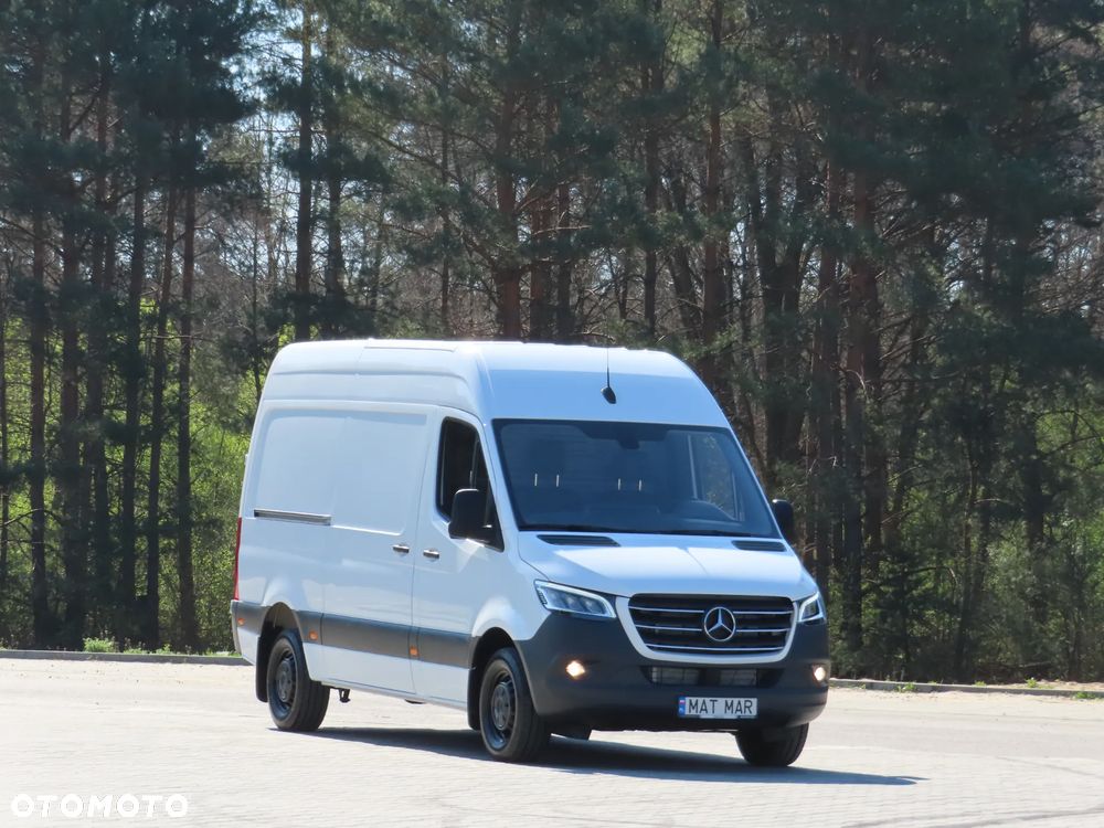 Mercedes-Benz Sprinter 317 CDI 170 KM 9G-Tronic Automat Model 907, L2H2 Furgon Blaszak, Wysoki Dach, 5932 mm Dł, FULL LED, HAK 3500 Kg, Rozstaw Osi 3665 mm, Ładowność 1174 Kg, WZMACNIANY,  Stan Wizualny I Techniczny NOWY Tak Jak Z Taśmy Produkcyjnej Gotowy Dostępny OKAZJA POLECAM - 2