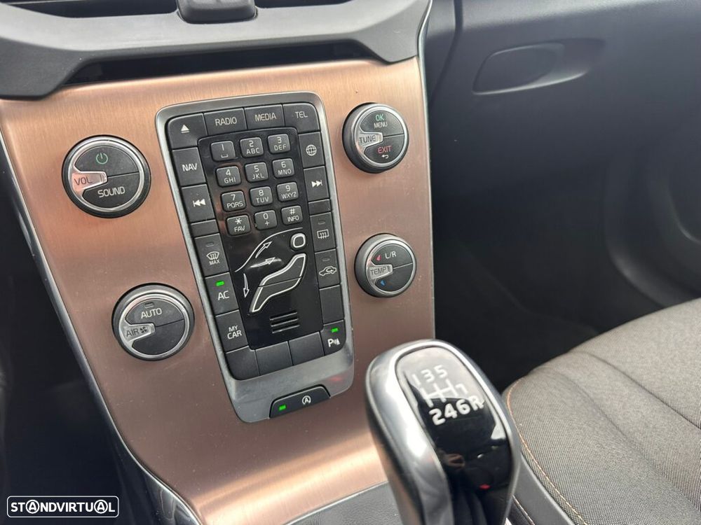 Volvo V40 Cross Country 2.0 D2 de 2017 para peças - 12