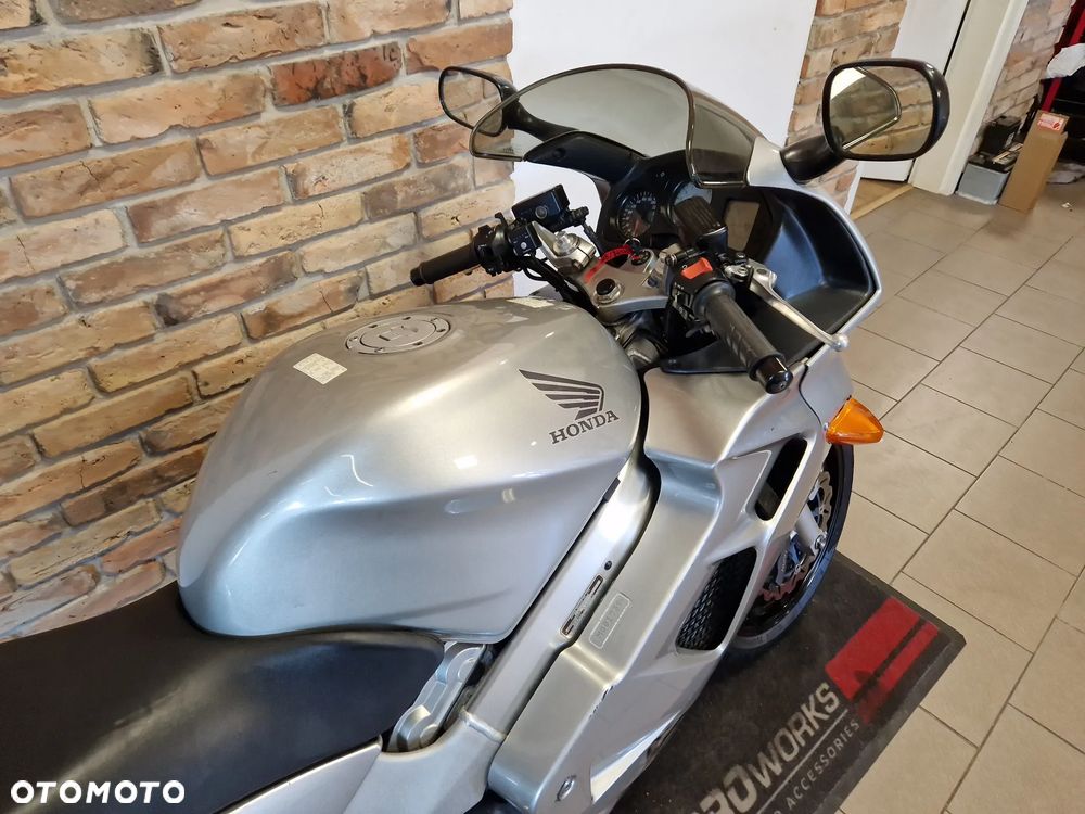 Honda VFR - 30