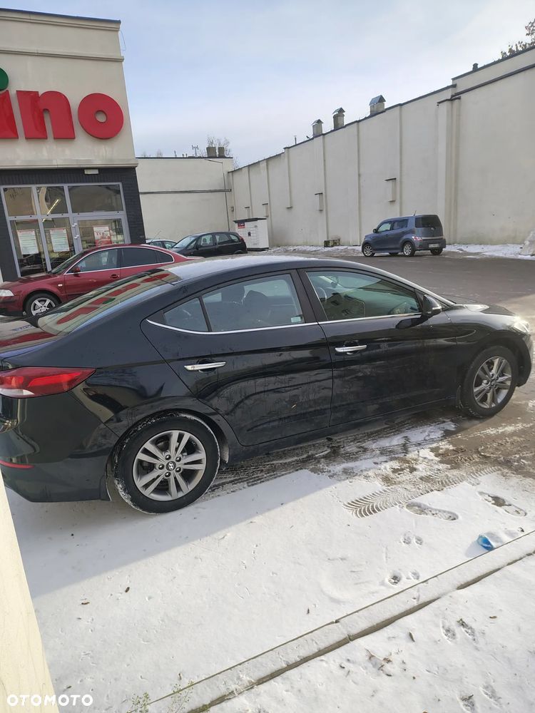 Hyundai Elantra 1.6 Comfort - 27