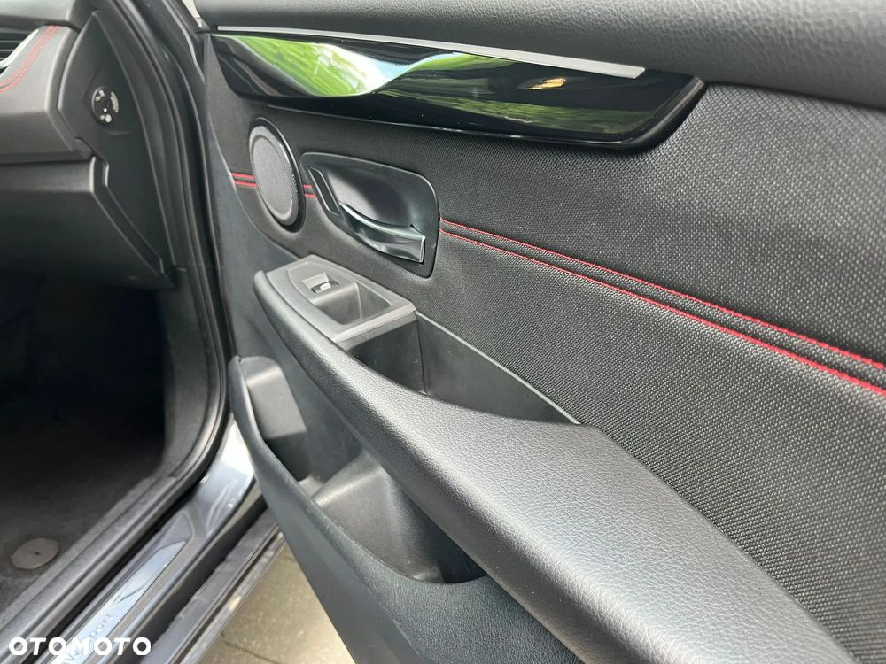 BMW Seria 2 218d - 26