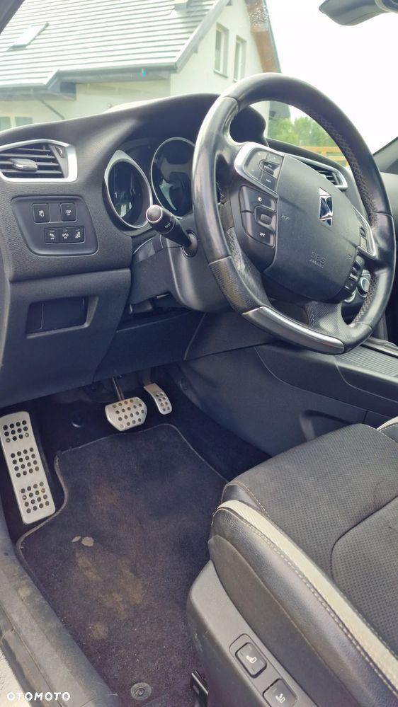 Citroën DS4 e-HDi 110 EGS6 SoChic - 24