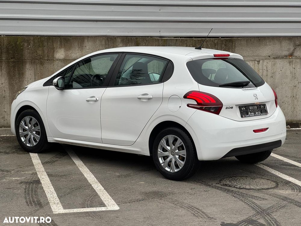 Peugeot 208 1.2 L PureTech STT Active - 8