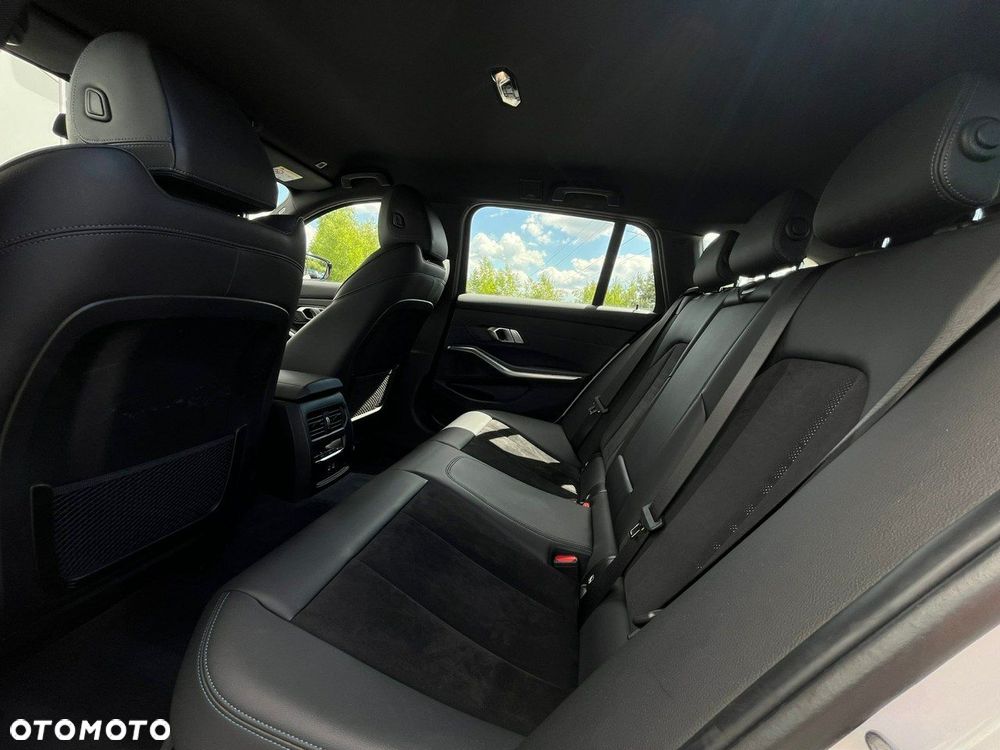 BMW Seria 3 330e xDrive M Sport - 19