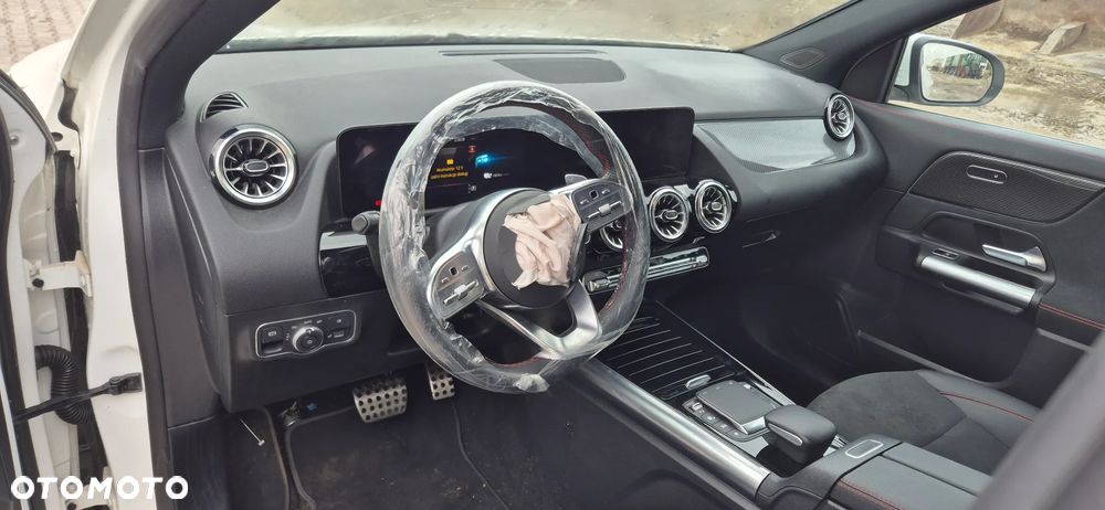Mercedes-Benz GLA - 29