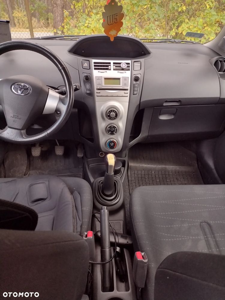 Toyota Yaris - 8