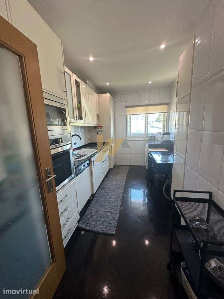 Apartamento T2 com varanda e garagem fechada - Grande imagem: 4/20