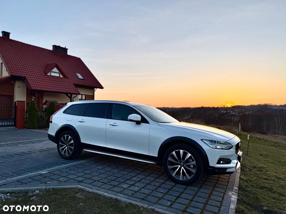 Volvo V90 Cross Country - 13