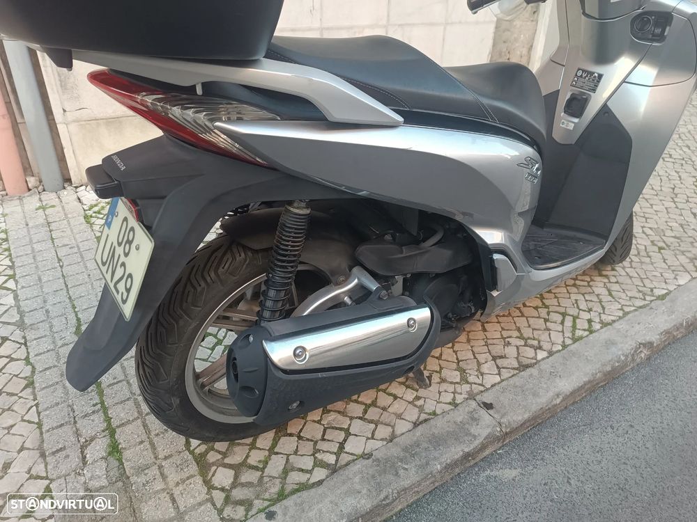 Honda SH 300i - 8