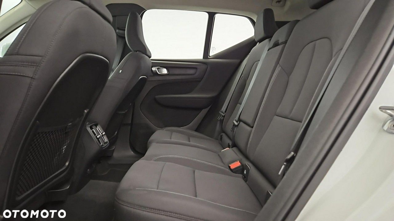 Volvo XC 40 T3 Momentum Pro - 23