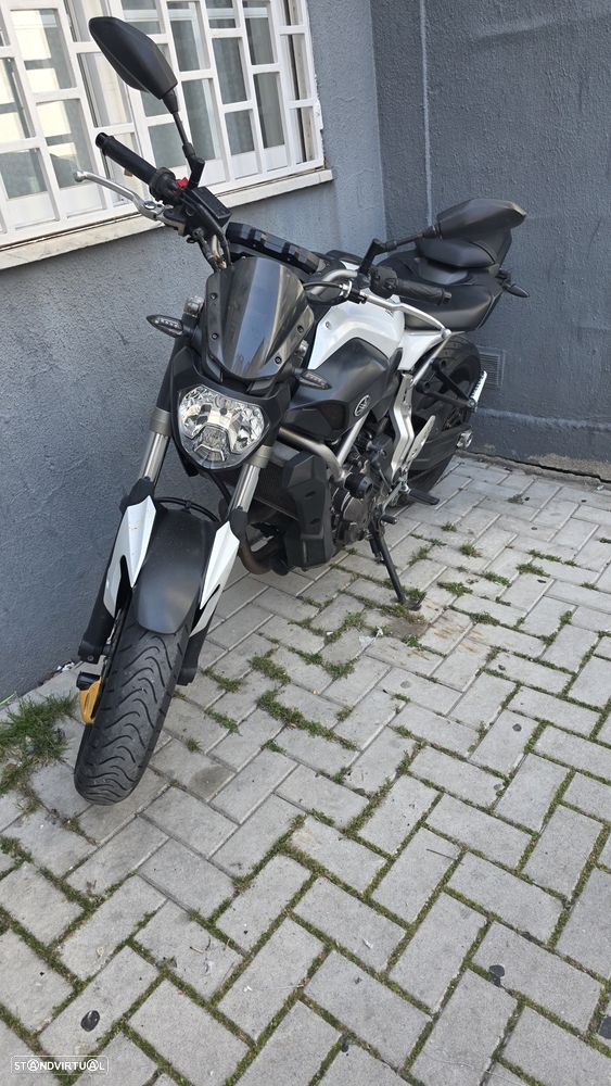 Yamaha MT-07 Naked - 3