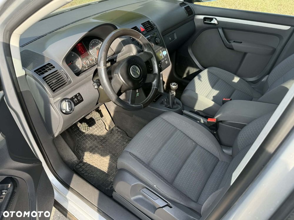 Volkswagen Touran 2.0 TDI DPF Trendline - 9