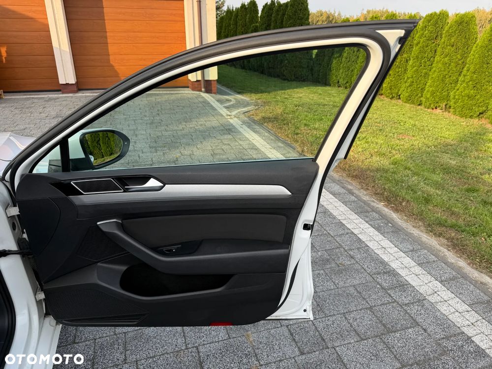 Volkswagen Passat - 22