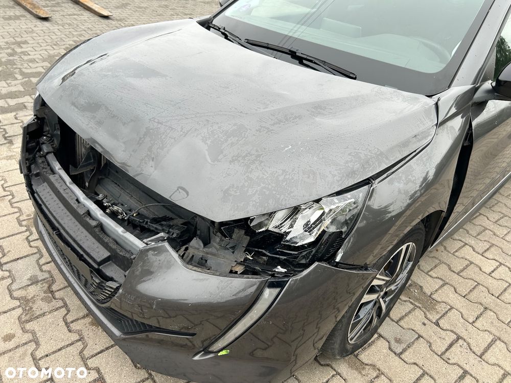 Peugeot 208 - 29