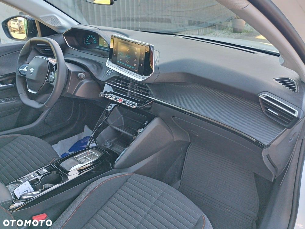 Peugeot 208 - 17