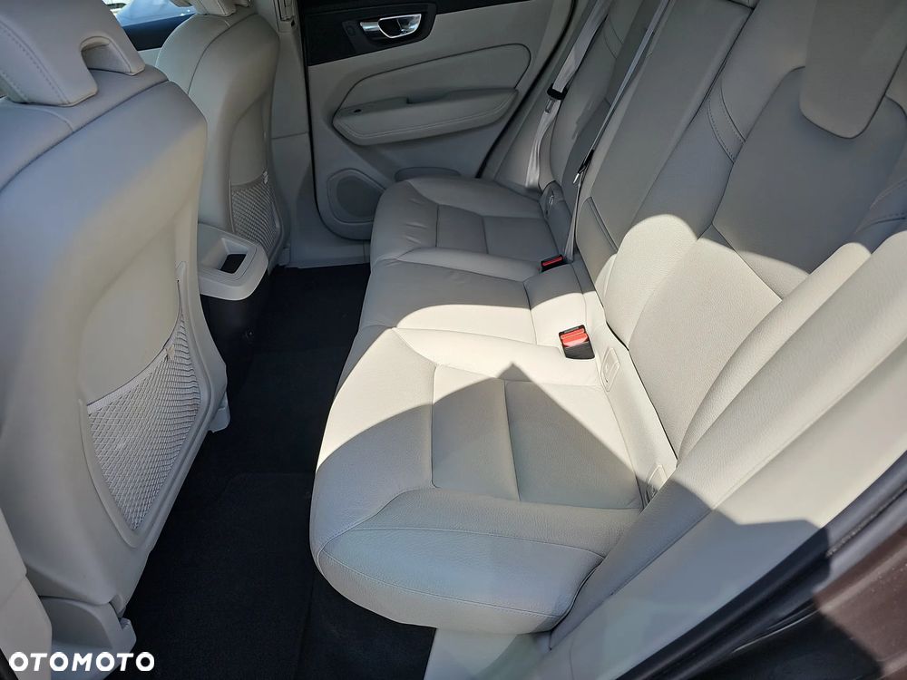 Volvo XC 60 B4 D Plus Bright - 12