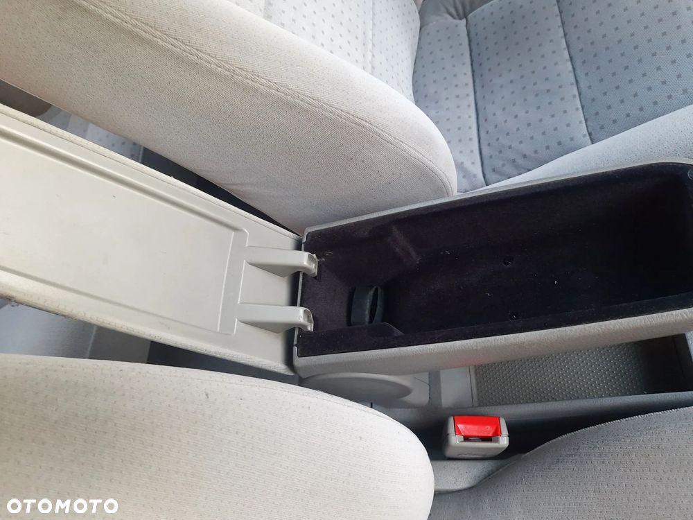 Volkswagen Passat 1.6 GL - 31