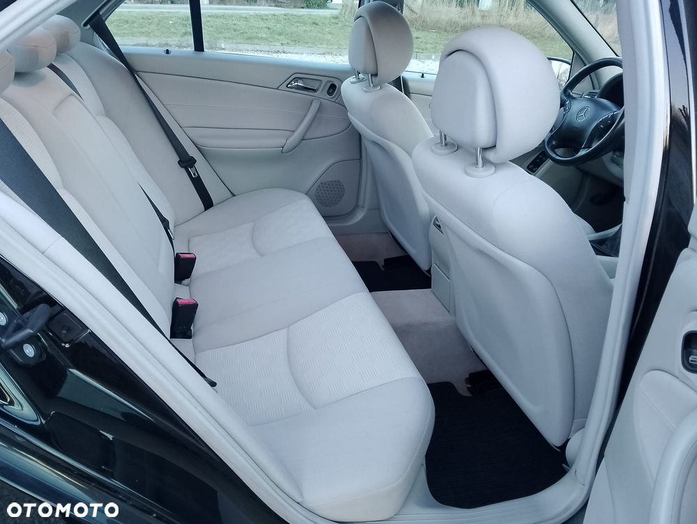 Mercedes-Benz Klasa C 180 Kompressor Avantgarde Starline - 24