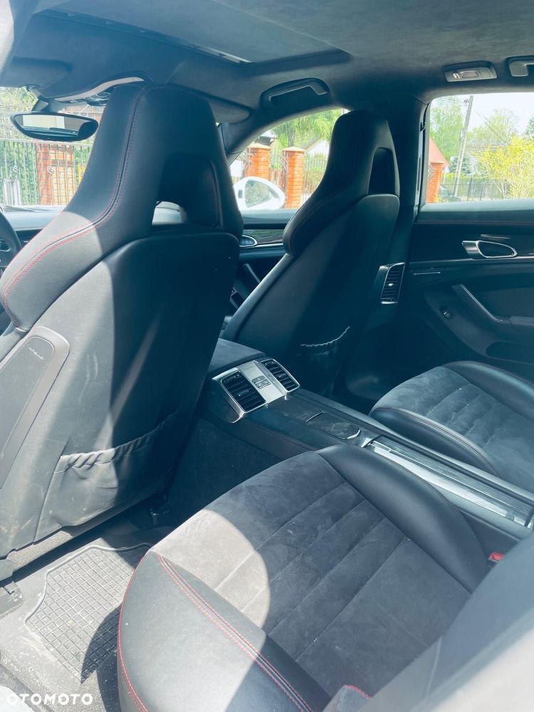 Porsche Panamera GTS PDK - 11