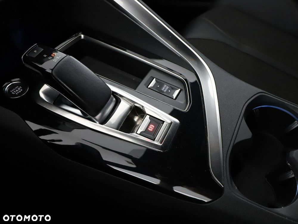 Peugeot 3008 Plug-In Hybrid 225 e-EAT8 GT - 31