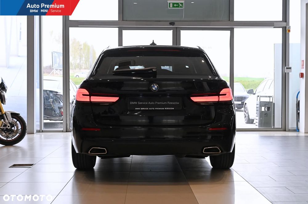 BMW Seria 5 518d - 19