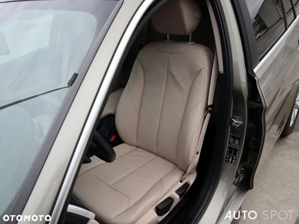 BMW Seria 3 320d xDrive Advantage - 13