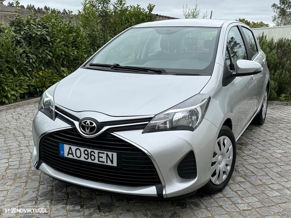 Toyota Yaris 1.0 VVT-i Comfort c/ Design-Pack - 2