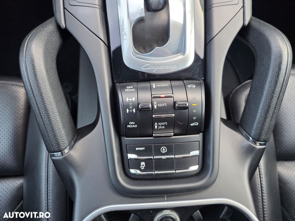 Porsche Cayenne 3.0 L - 15