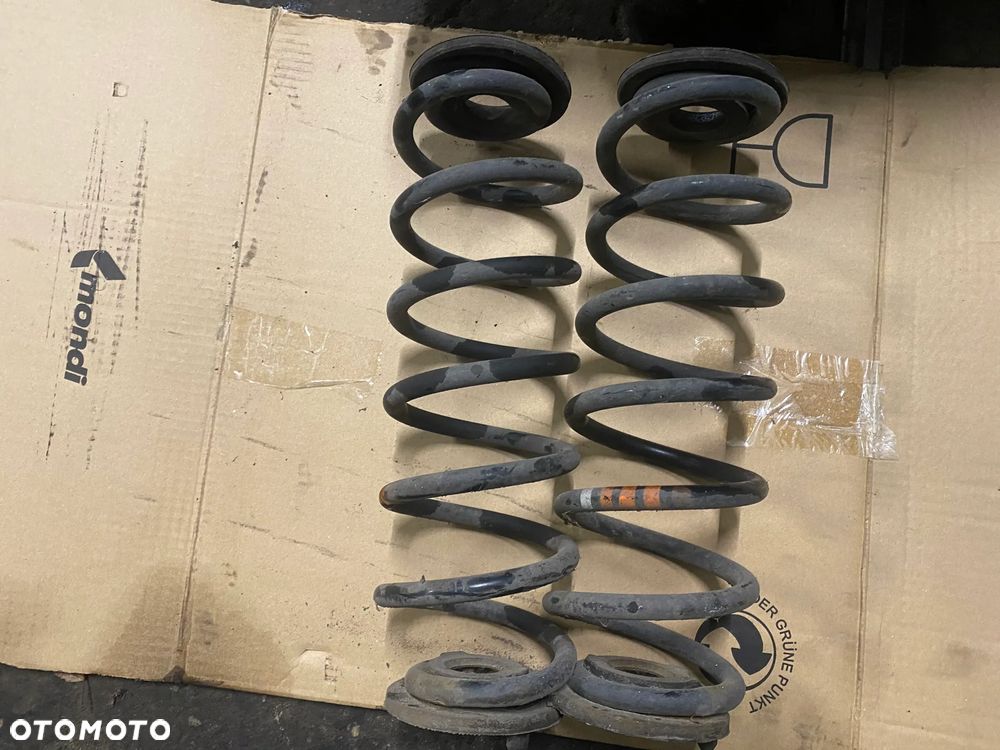 SPRĘŻYNY ZAWIESZENIA TYLNE VW TOURAN - 1